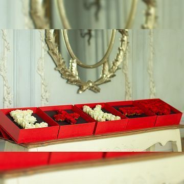 Коробка-буква Композиция из 5 букв красно-белая Коробка-буква Композиция из 5 букв красно-белая