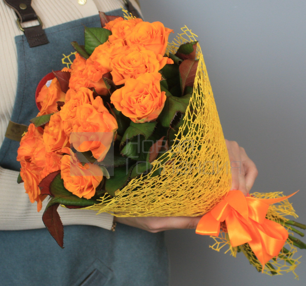 Букет 21 оранжевая роза 50см