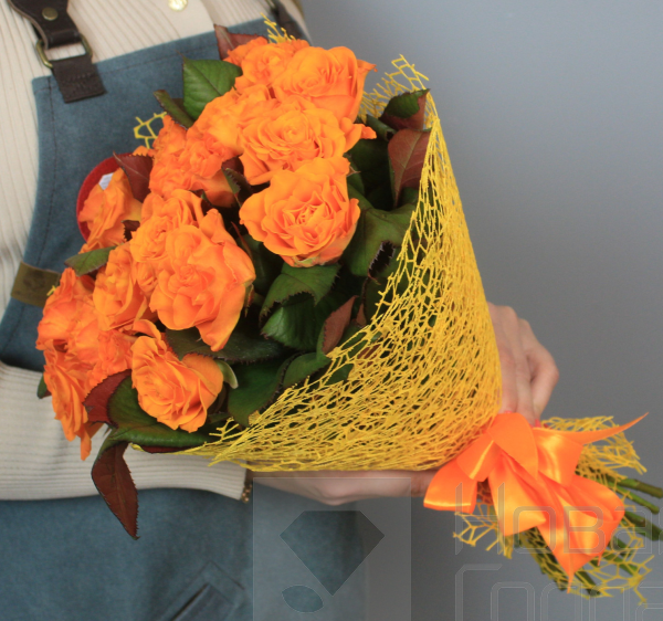 Букет 21 оранжевая роза 50см