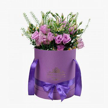 Букет эустома в сиреневой шляпной коробке №6 Букет эустома в сиреневой шляпной коробке №6