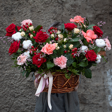 Композиция Империя красоты в средней корзине Композиция Империя красоты в средней корзине