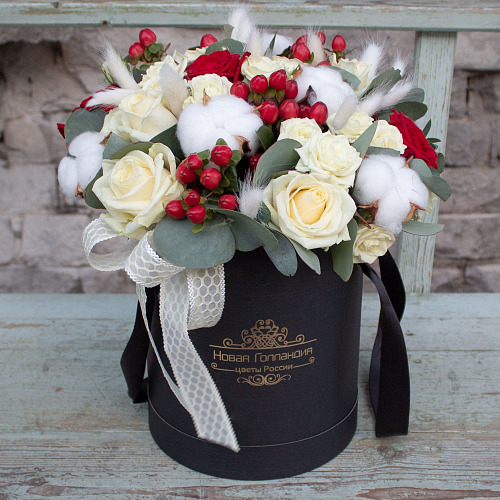 Композиция Элегантность в шляпной коробке