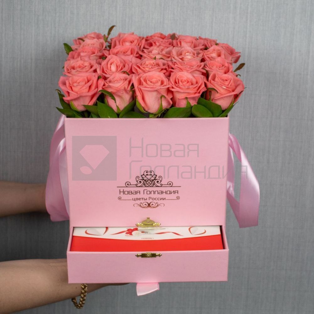 Розовая коробка шкатулка 25 коралловых роз Raffaello в подарок