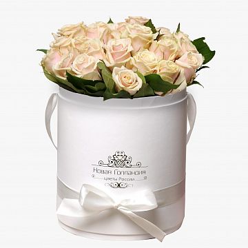 25 нюдовых роз в белой шляпной коробке №637 25 нюдовых роз в белой шляпной коробке №637