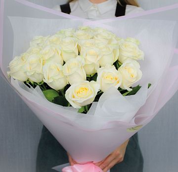 25 белых роз Эквадор 60 см.
