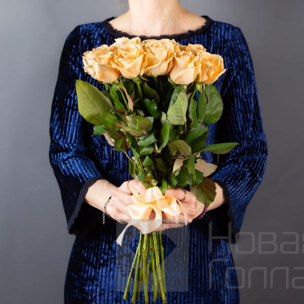 Букет 15 кремовых роз 40 см