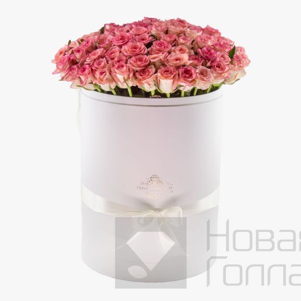 101 розовая роза в большой белой шляпной коробке №675