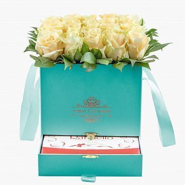 Коробка шкатулка Тиффани 25 кремовых роз Raffaello в подарок №759