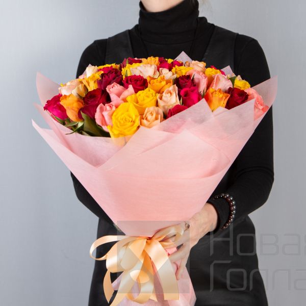 Букет 51 роза Кения микс 40 см в упаковке