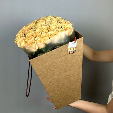 Букет 33 кремовой розы 50 см в коробке Букет 33 кремовой розы 50 см в коробке