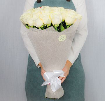 31 белая роза Эквадор 60 см.