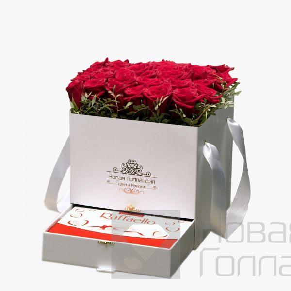 Белая коробка шкатулка 25 красных роз Raffaello в подарок №400