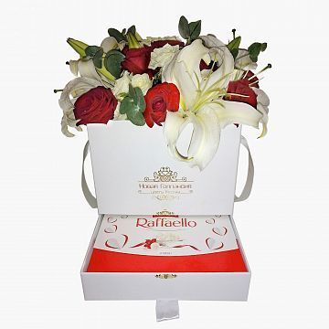 Композиция Танго в коробке-шкатулке с Raffaello Композиция Танго в коробке-шкатулке с Raffaello