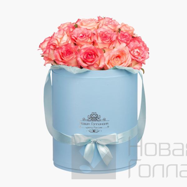 25 розовых роз в голубой шляпной коробке №157