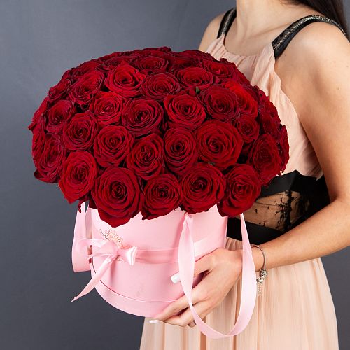 51 Красная роза в большой розовой шляпной коробке 