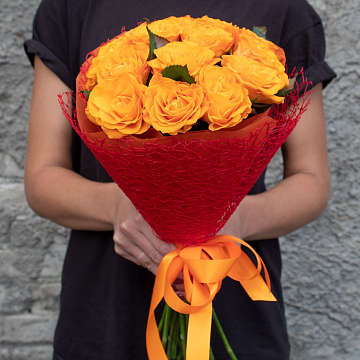 Букет 15 оранжевых роз 50см. Букет 15 оранжевых роз 50см.
