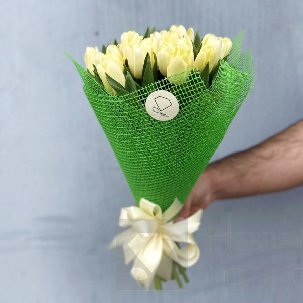 Букет 25 кремовых тюльпанов