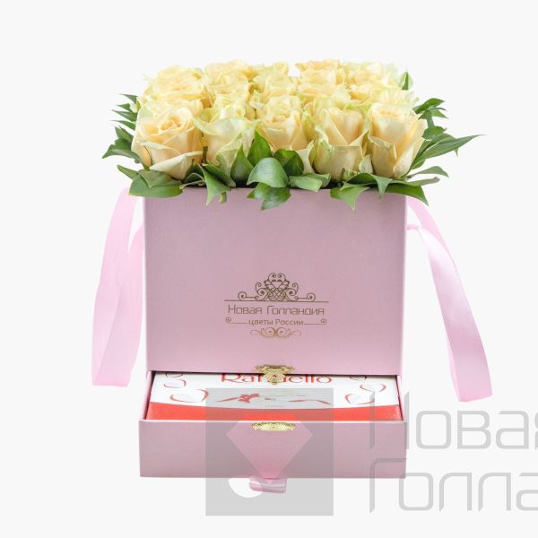Розовая коробка шкатулка 25 кремовых роз Raffaello в подарок №756