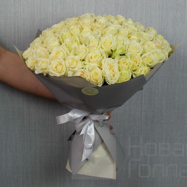 101 белая роза 35 см  в упаковке Россия