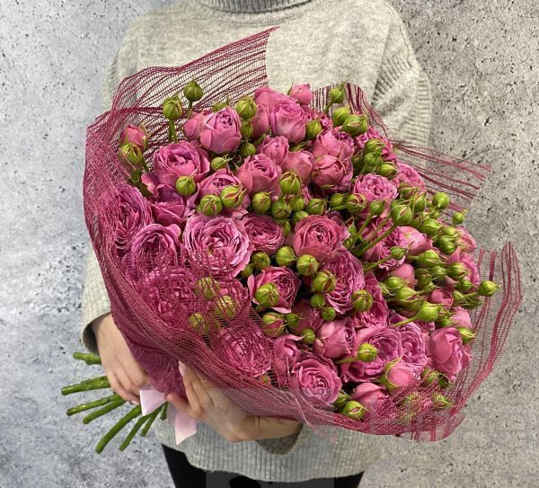 Букет из 25 розовых кустовых пионовидных роз 50 см