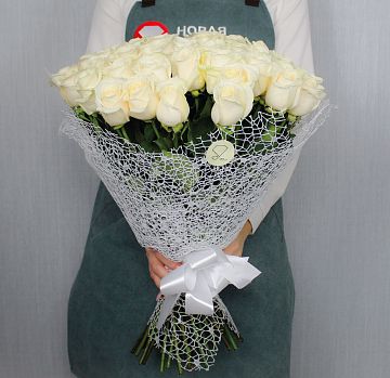 51 белая роза Эквадор 60 см. 51 белая роза Эквадор 60 см.