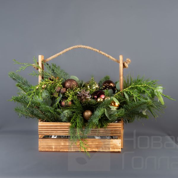 Композиция в деревянном ящике "Зимний шоколад"