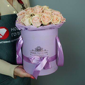 25 нюдовых роз в фиолетовой шляпной коробке № 638  25 нюдовых роз в фиолетовой шляпной коробке № 638