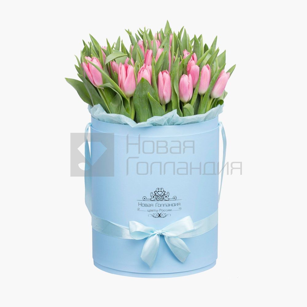59 розовых тюльпанов в большой голубой шляпной коробке №505