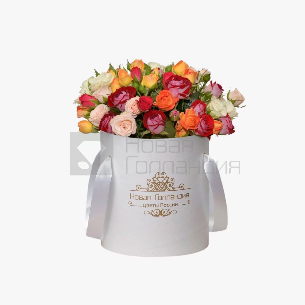 Кустовые розы микс в белой шляпной коробке №701