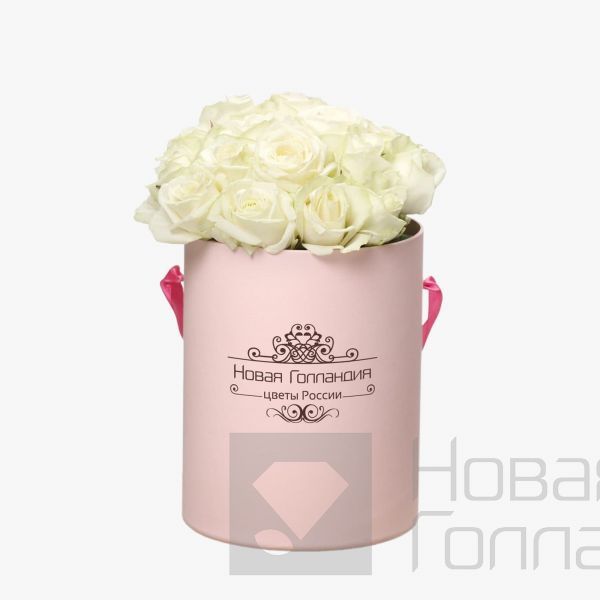 15 белых роз в маленькой розовой шляпной коробке №196