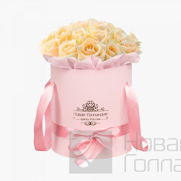 25 кремовых роз в розовой шляпной коробке №233