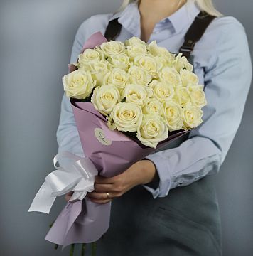 Букет 25 белых роз 40 см Букет 25 белых роз 40 см