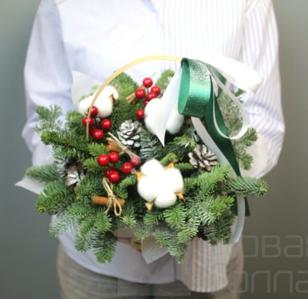 Снежное обаяние в корзине