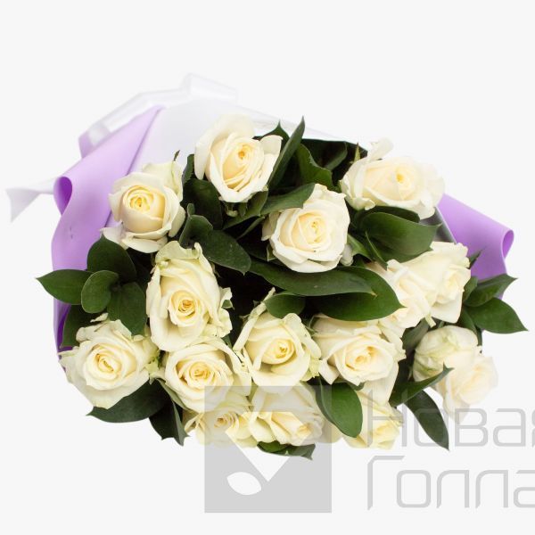 Букет 15 белых роз с декором