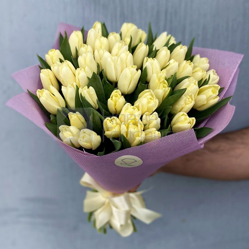 Букет 51 кремовый тюльпан - заказ цветов в Москве с доставкой на дом ...