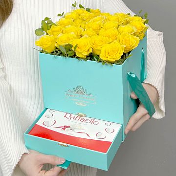 Коробка шкатулка Тиффани 25 желтых роз Raffaello в подарок №405 Коробка шкатулка Тиффани 25 желтых роз Raffaello в подарок №405