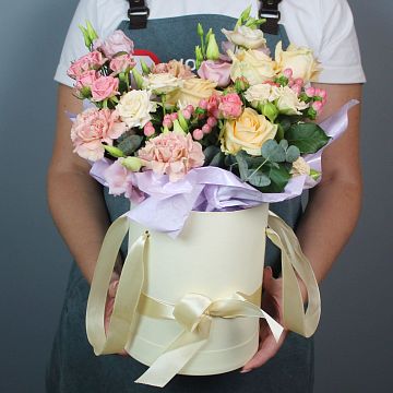 Композиция Пастельные оттенки в бежевой шляпной коробке Композиция Пастельные оттенки в бежевой шляпной коробке