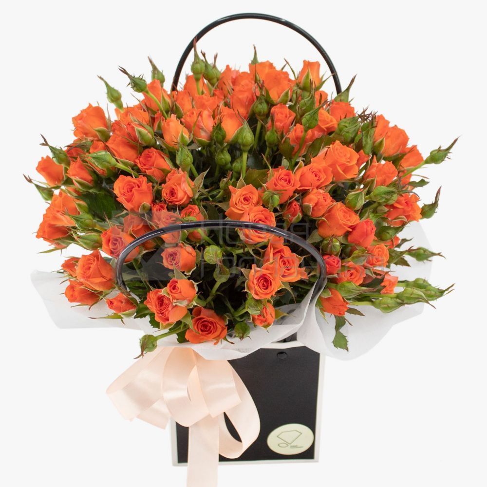 15 оранжевых кустовых роз в сумочке