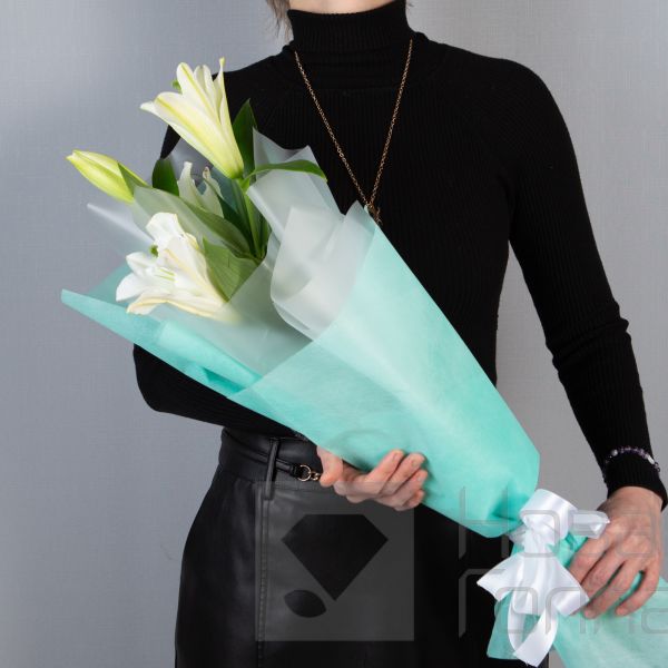 Букет с лилией