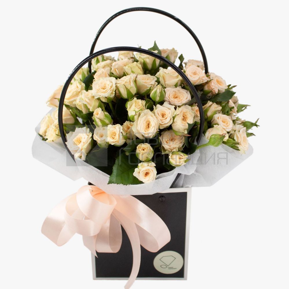 15 кремовых кустовых роз в сумочке
