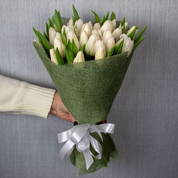Букет 35 белых тюльпанов-6