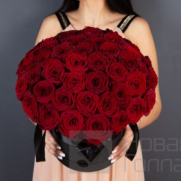51 Красная роза в большой черной шляпной коробке №212