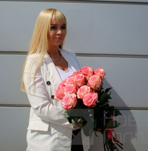 Букет 15 бело-розовых роз Эквадор