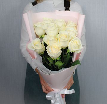 11 белых роз Эквадор 50 см. 11 белых роз Эквадор 50 см.