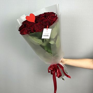 Букет 15 красных роз 60см с топпером Букет 15 красных роз 60см с топпером