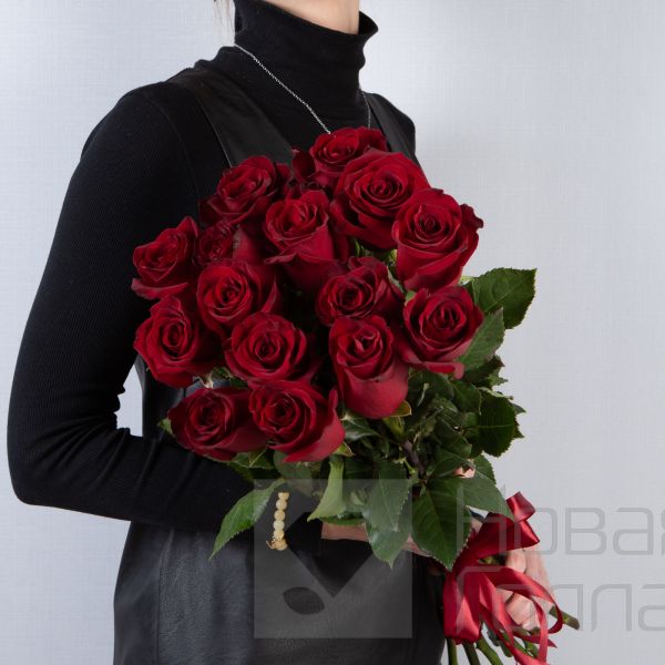 15 красных роз Премиум Эквадор 50 см