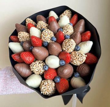 Букет из клубники "Шоколадный розмарин"