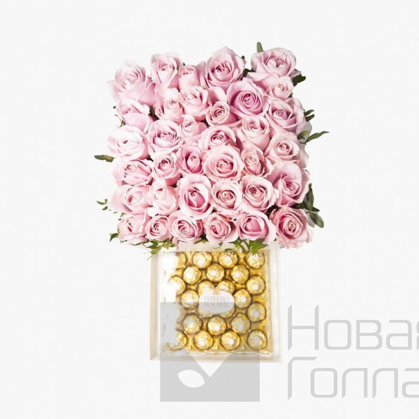 35 нежно-розовых роз в большой белой коробке шкатулке с макарунсами №464