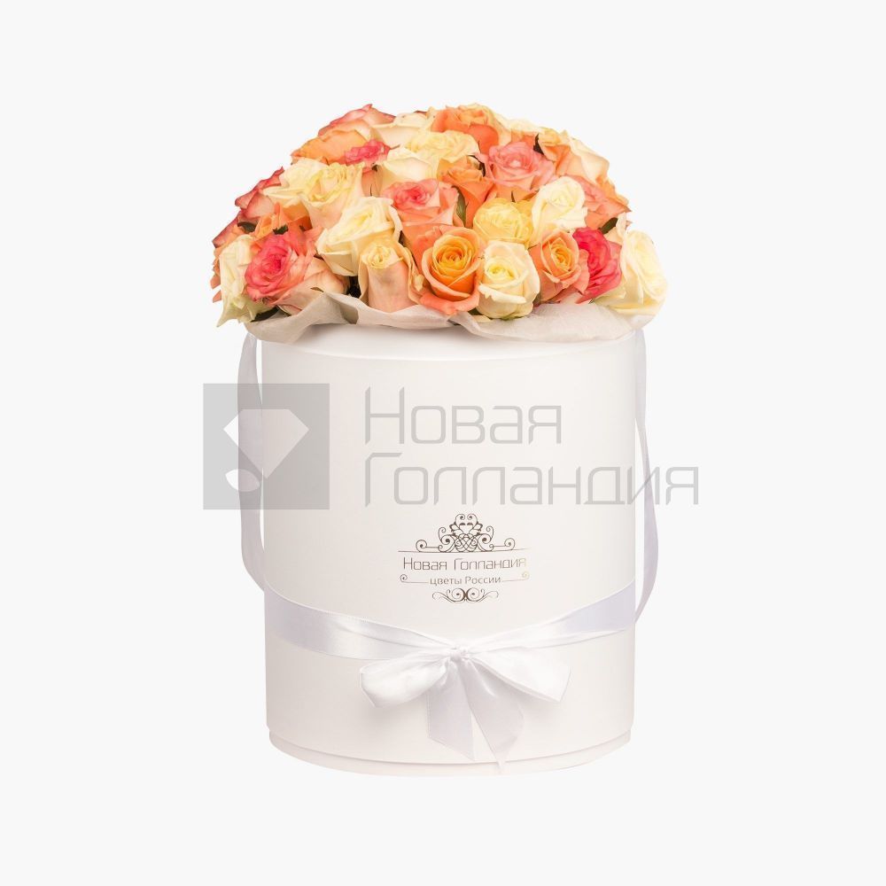 51 роза ассорти в большой белой шляпной коробке №546