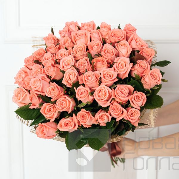 Букет 51 коралловая роза 50 см
